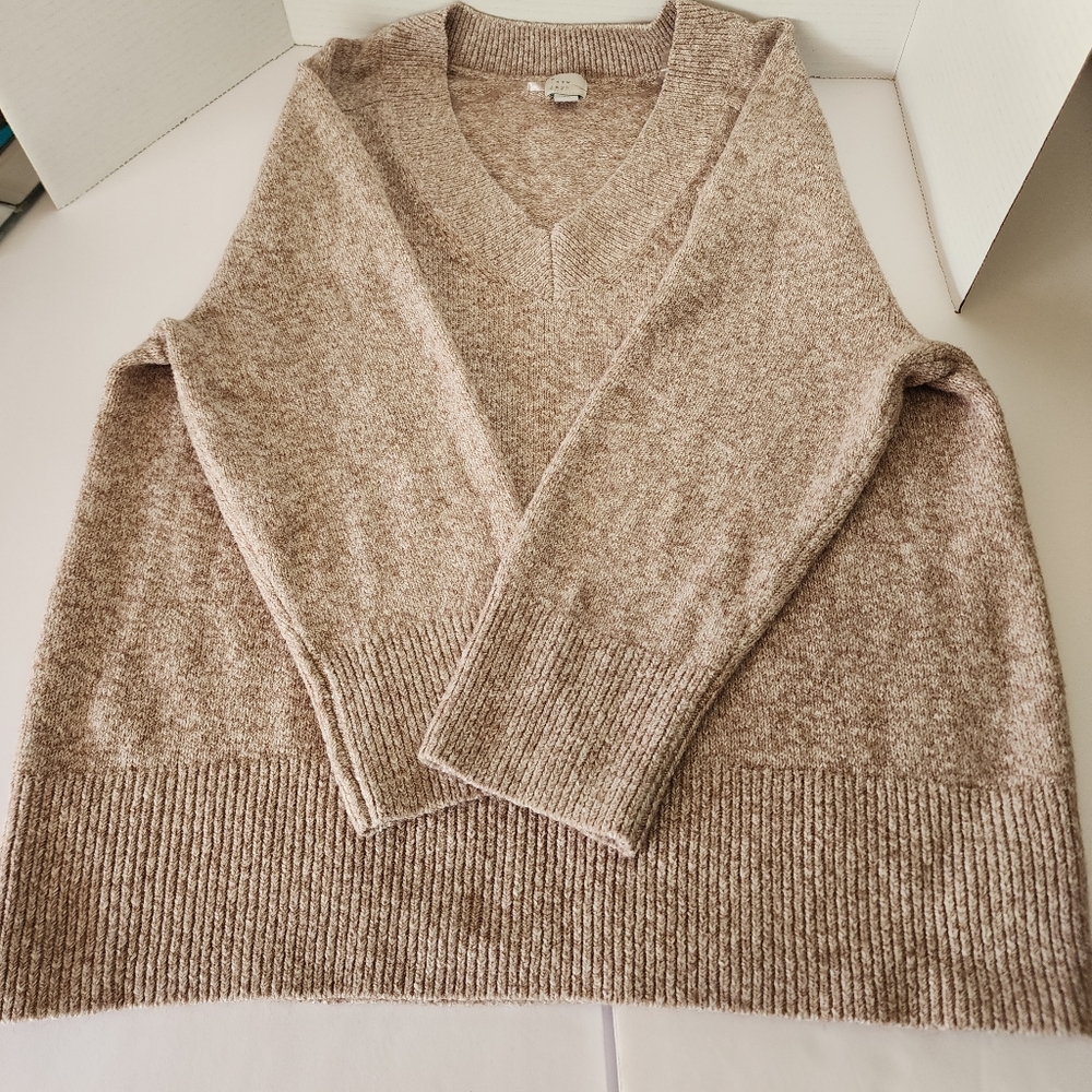 A New Day V-Neck Pullover Sweater Size M Tan & White Cot,acry,Poly,span